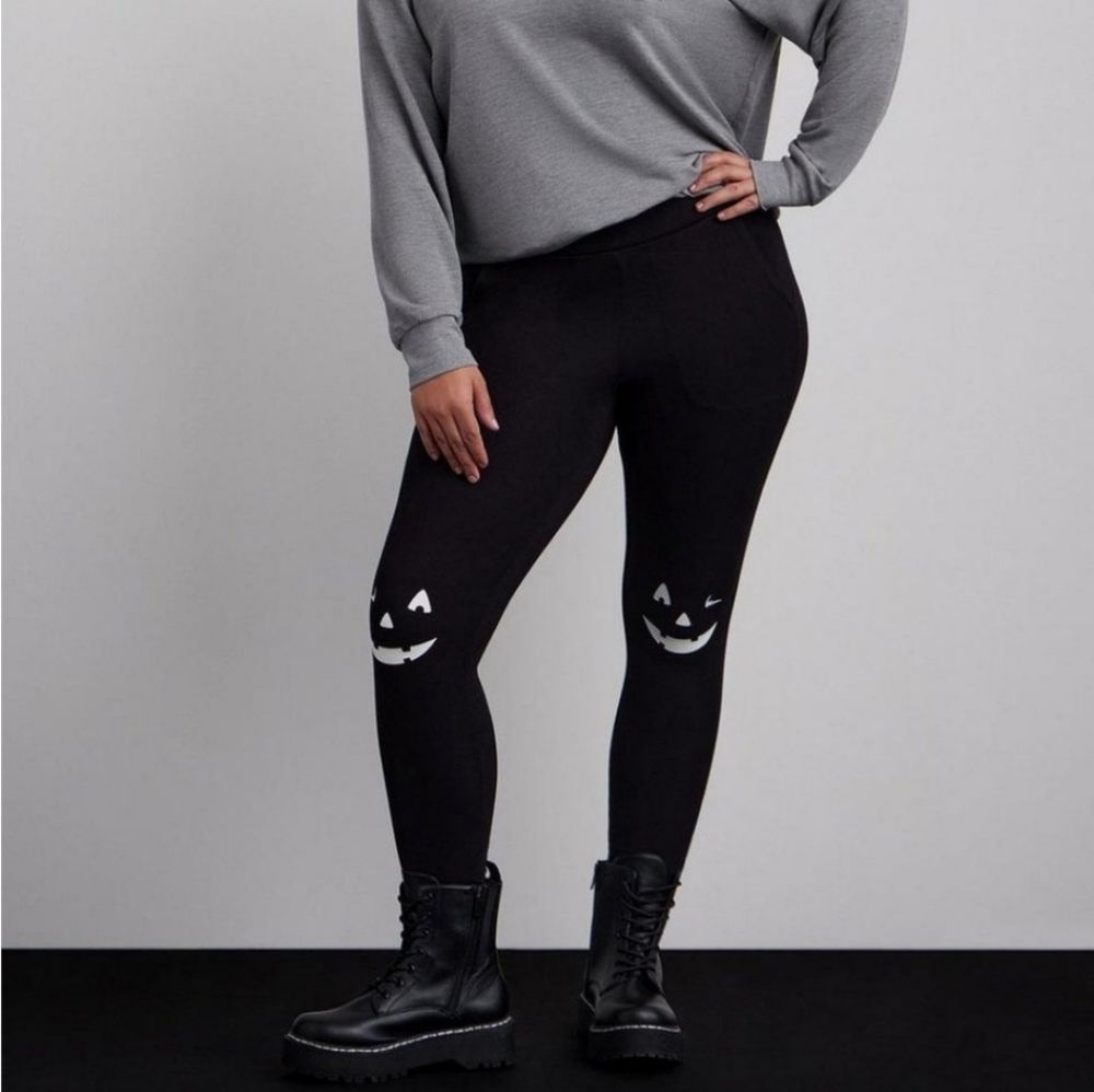 NWT Torrid Black Glow in the Dark Pumpkin Leggings,  Size 4